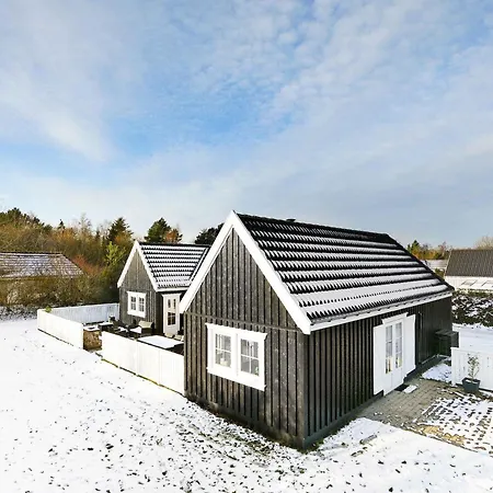 Cozy Summer House In With And Sauna